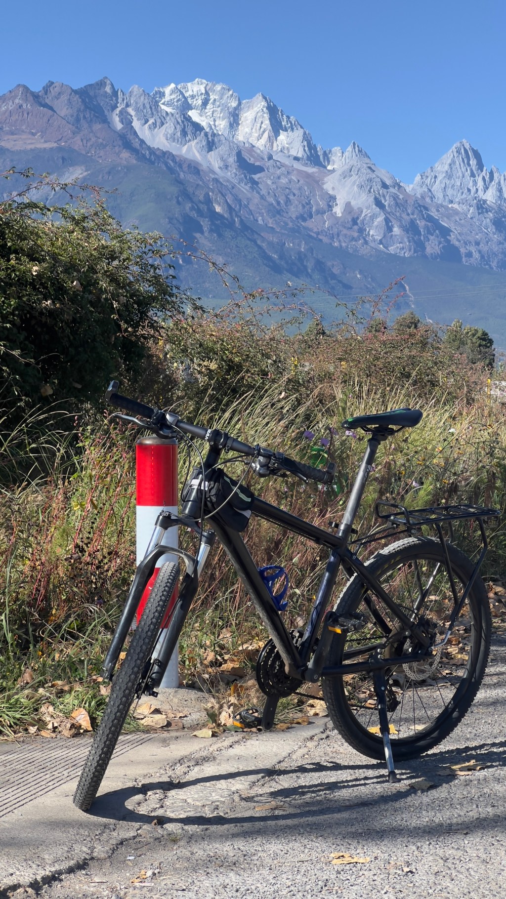 Cycling to Baisha Old Town